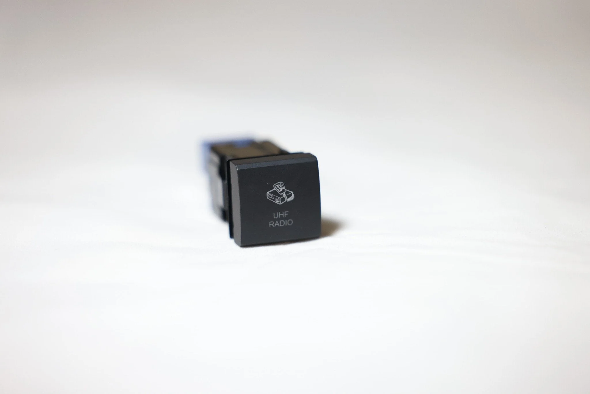 UHF Radio LED Push Switch to suit Toyota LandCruiser & Hilux - Image 4