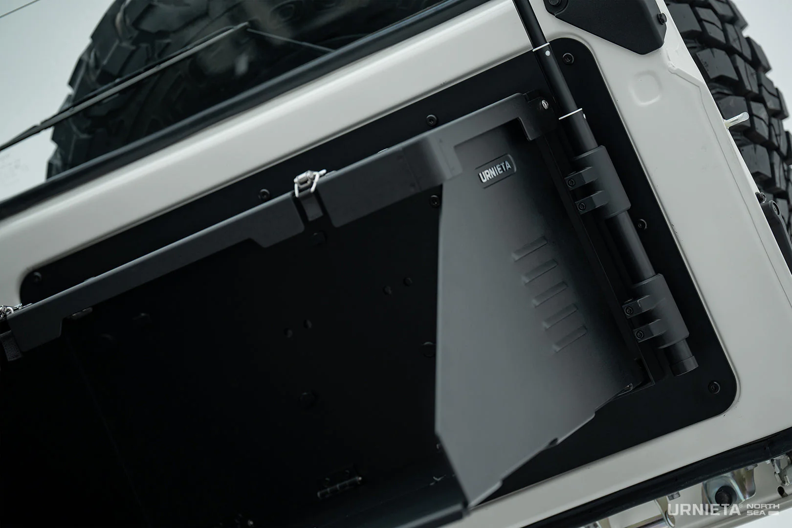 URNIETA Tailgate Drop Down Platform Table| 76 Series LandCruiser Wagon - Image 25