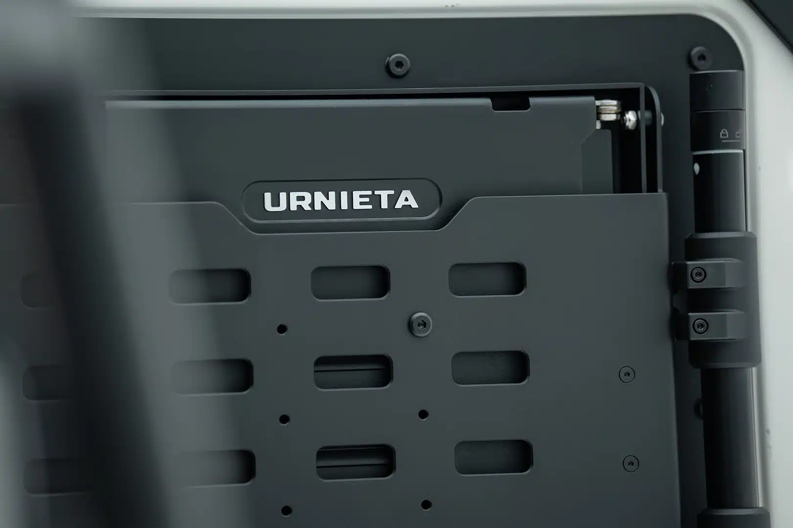URNIETA Tailgate Drop Down Platform Table| 76 Series LandCruiser Wagon - Image 6