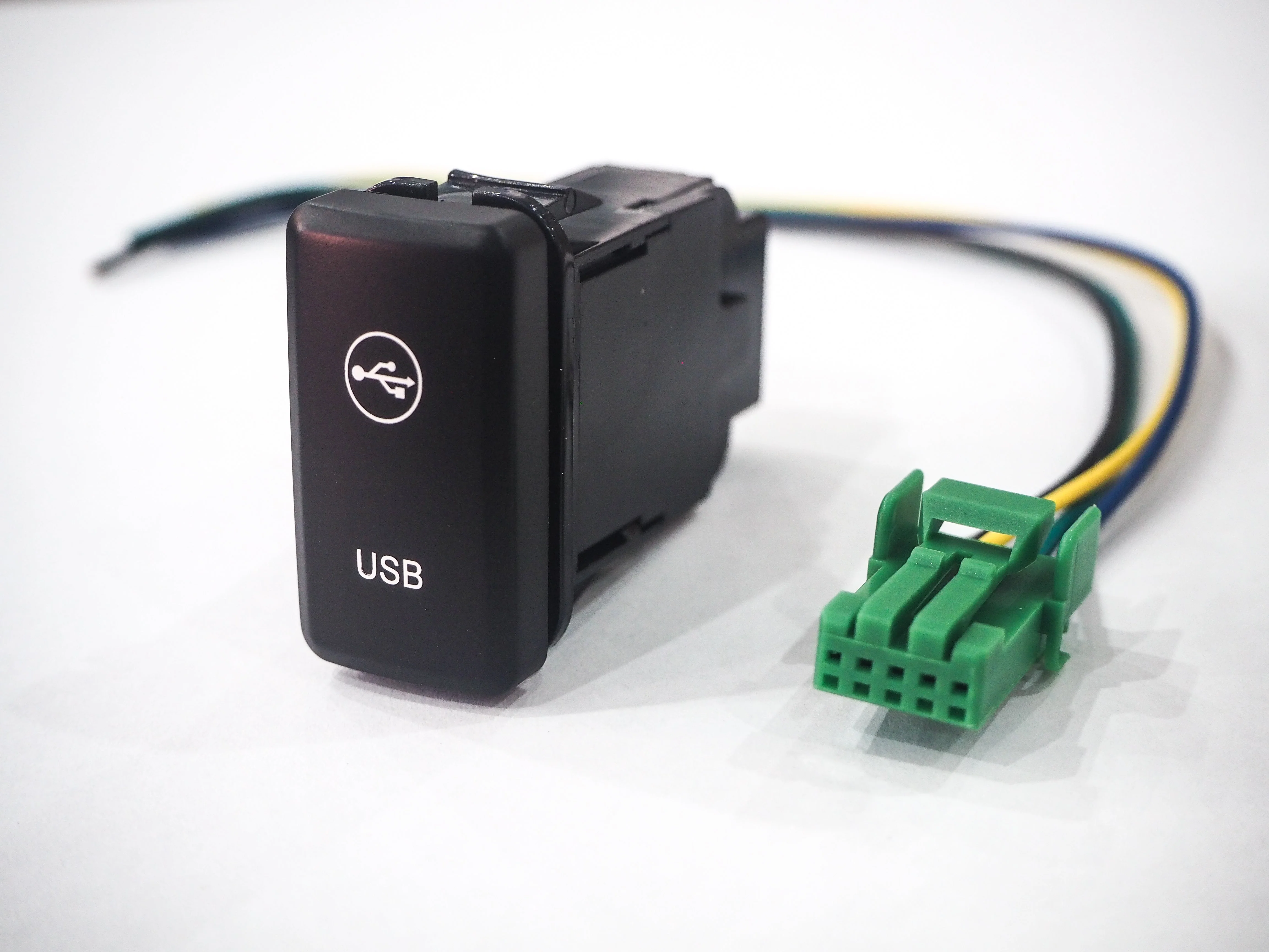 USB LED Push Switch to suit Toyota LandCruiser & Hilux - Image 2
